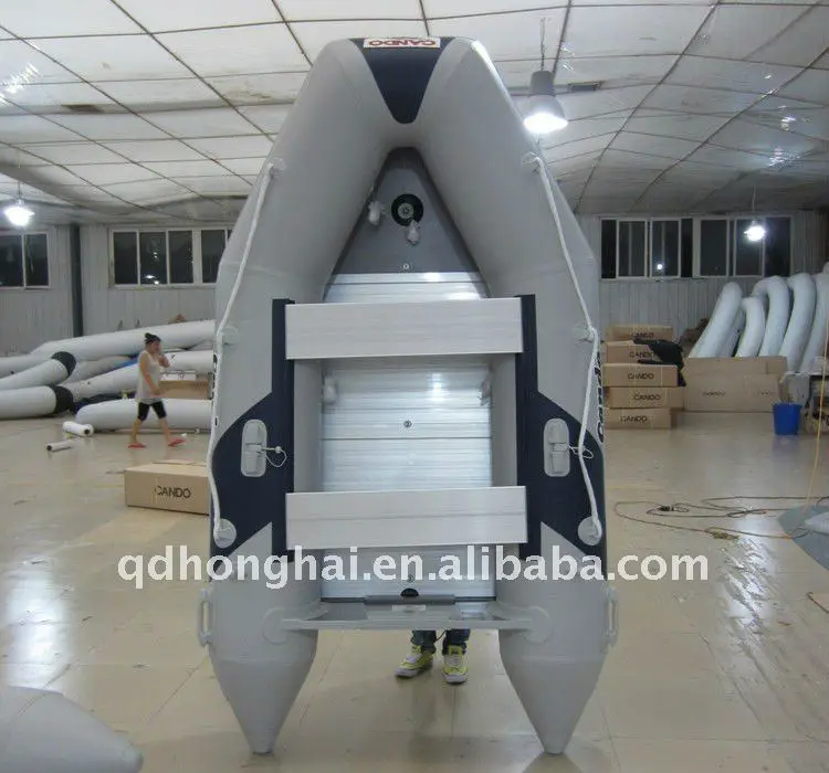 Маленькая надувная лодка для рыбалки