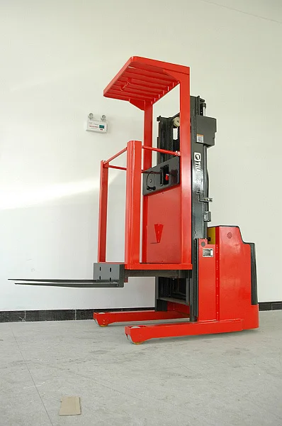 Low Price Manual Moving Order Picker Truck full electric order picker in forklifts for Sale