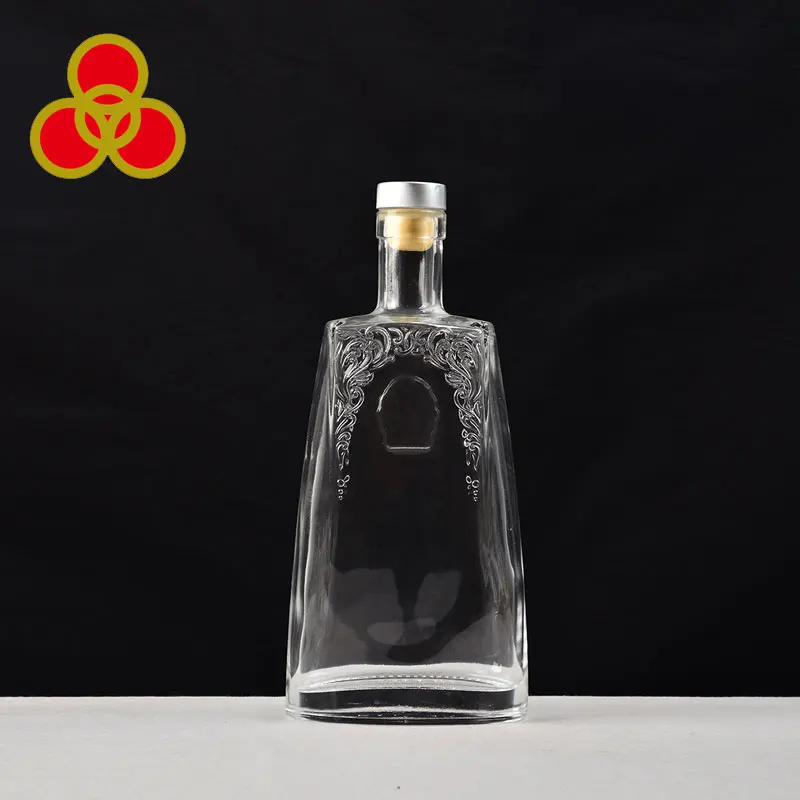 Cork sealing type transparent glass gin bottle 700ml wholesale