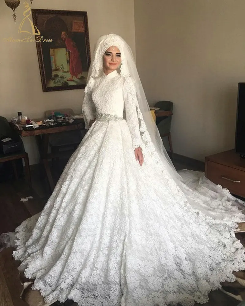 Luxury Lebanon Bridal Long Sleeve Ball Gown Crystal Sash Belt Lace Muslim Hijab Wedding Dress