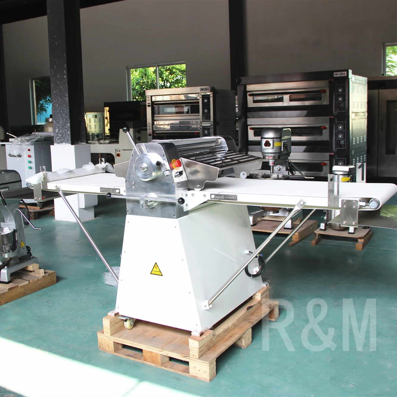 A Maquina Laminadoras Sobadora De Masa Para Mesa Mini Massa Pasta Omcan Usada Manual Electrica Electric Dough Sheeter Machine