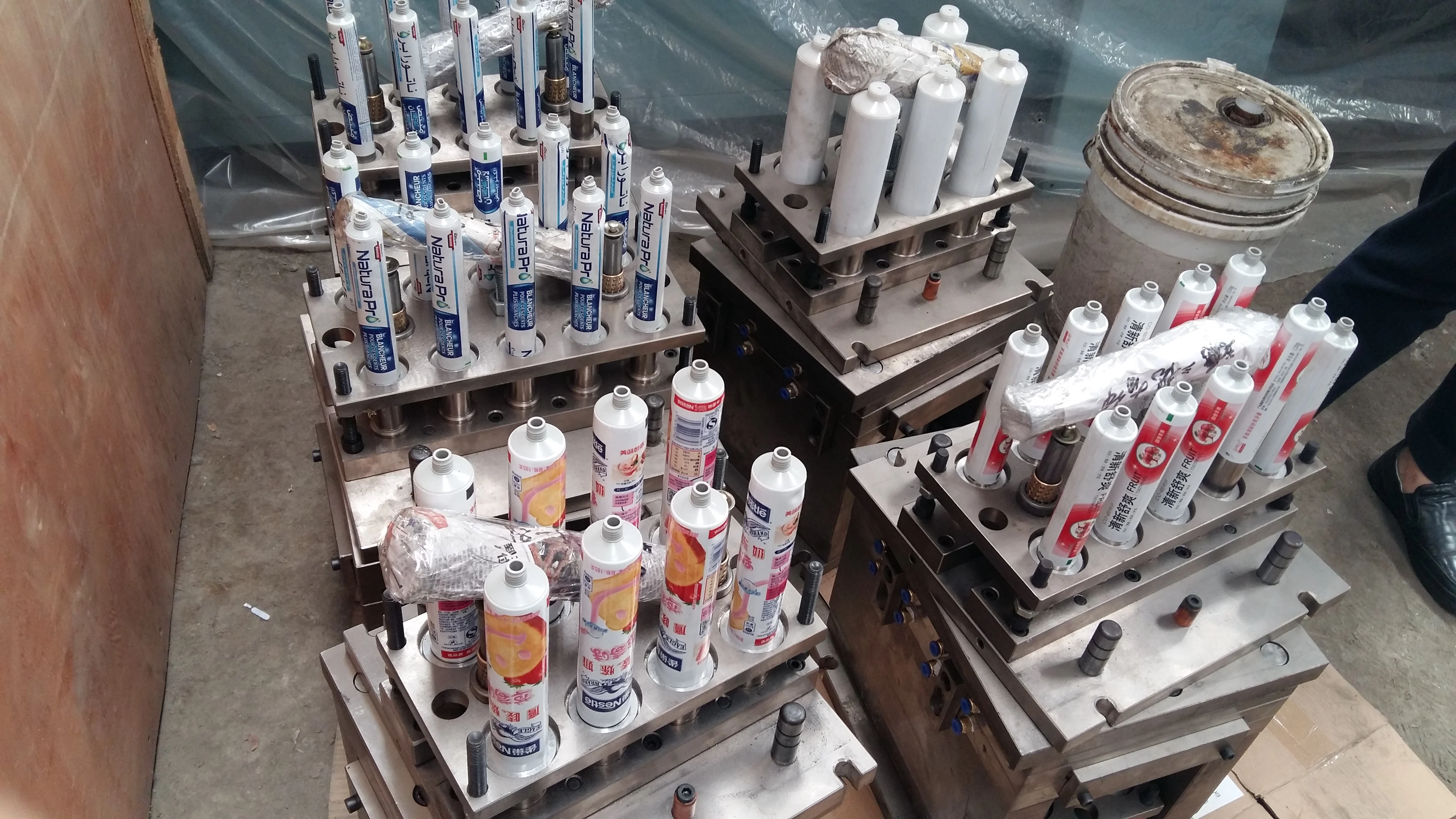 Laminated Tube Shoulder/Head Injection Machine