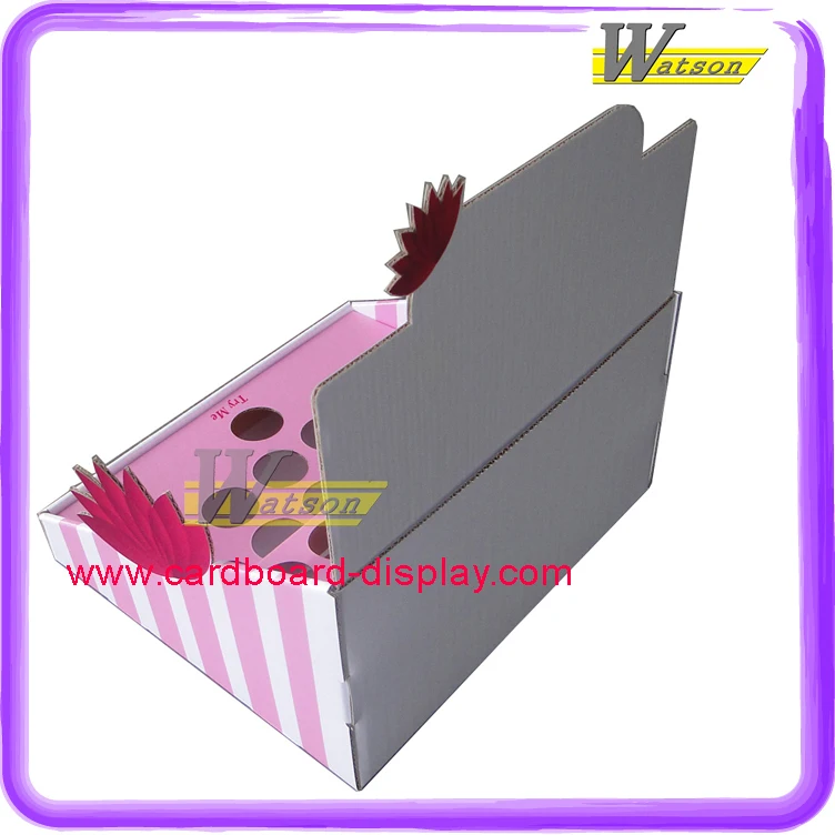 Розничная продажа помады на кассе, картонная витрина