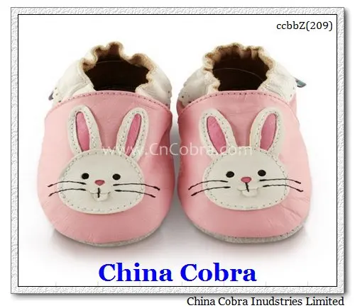 
2021 best selling high quality soft baby shoes with fur inside 