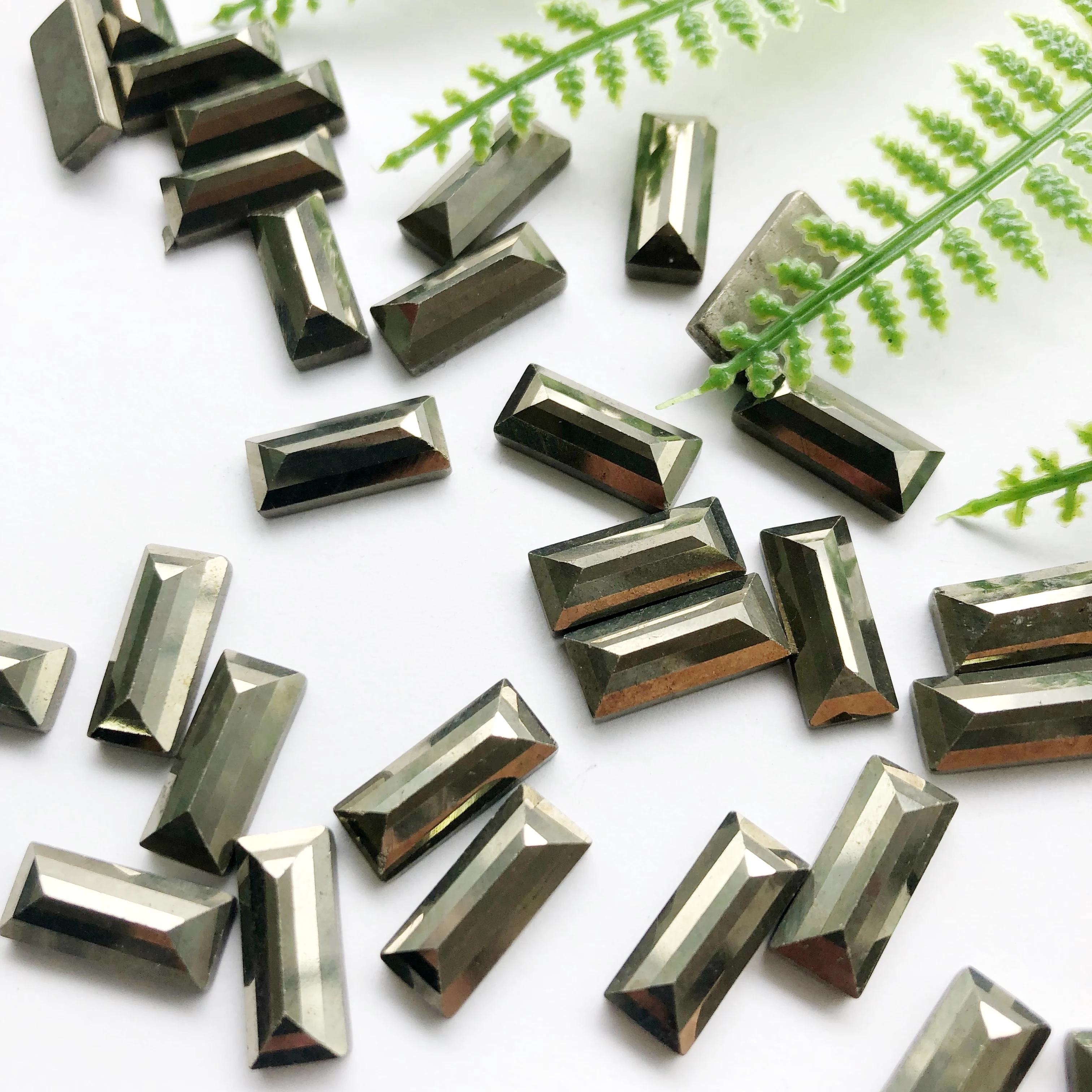 Hot sale Nature natural gemstone faceted golden pyrite powdered quartz crystal