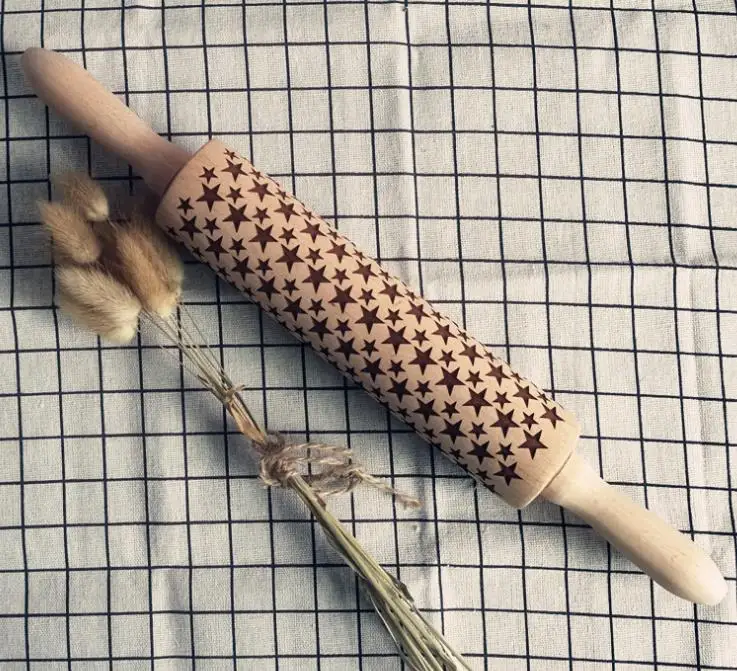  Скалка из Букового дерева с гравировкой и текстурой в виде звезды