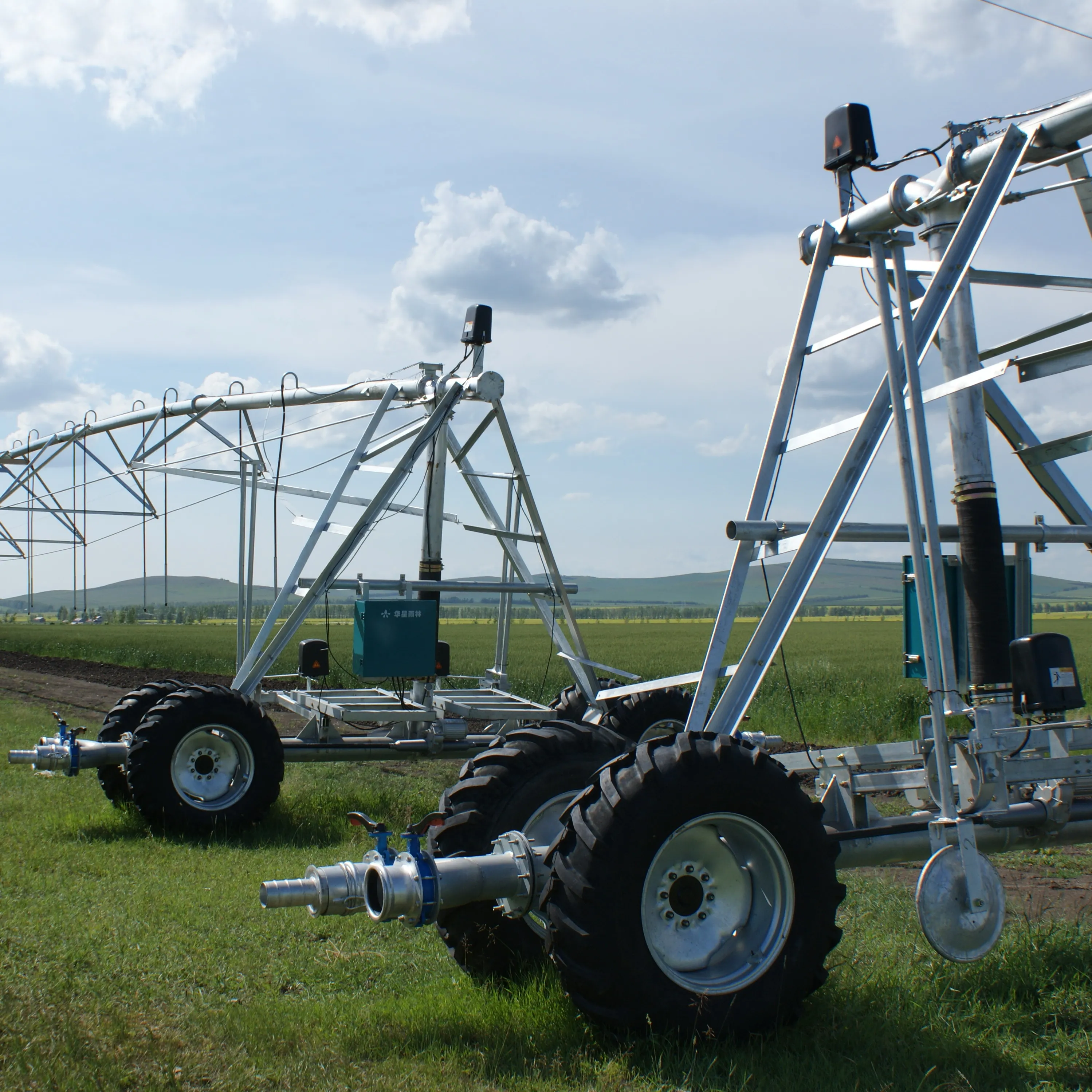 Farm Lateral Move Irrigation / Four Wheel Linear Irrigation Systems With Fertilization For Agriculture Machine