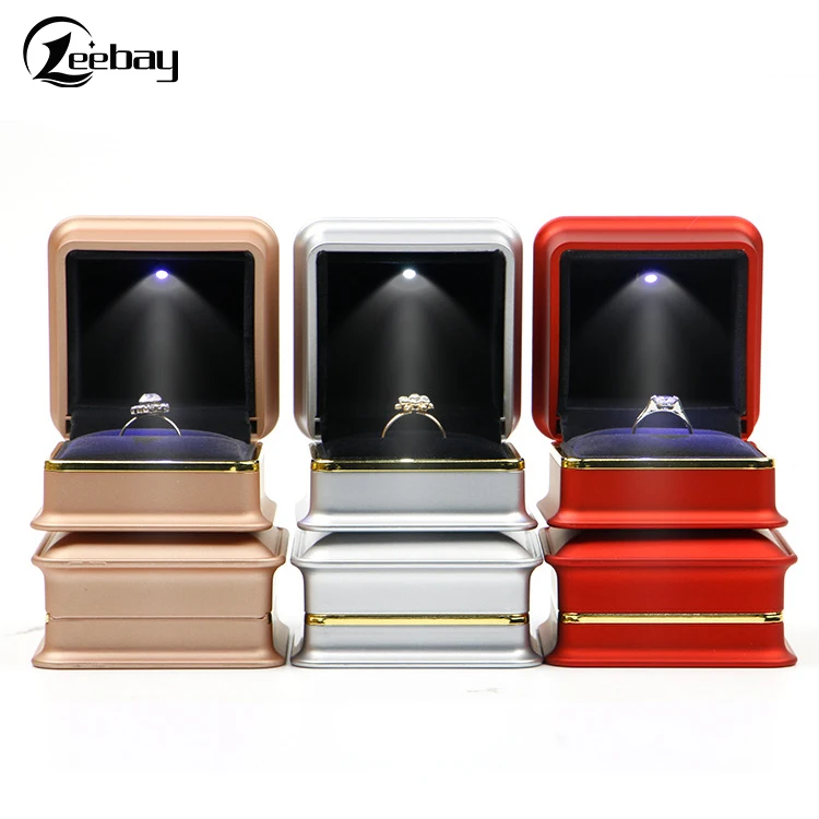 
2019 style engagement ring box with LED lights, creative leather necklace jewelry box 