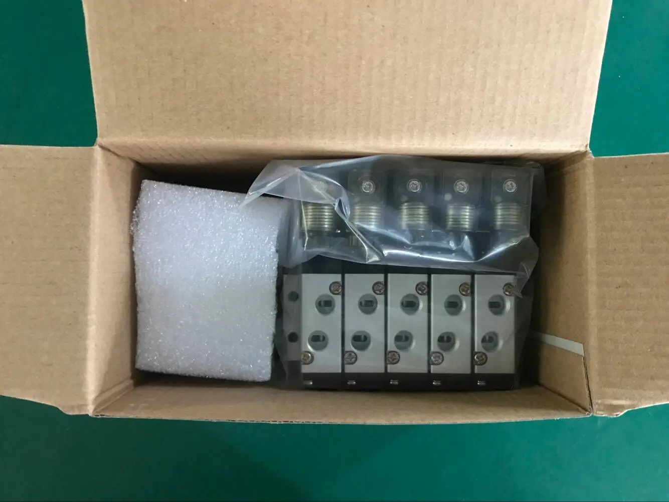 TS16949 factory  XINYIPC hot sales High Quality Widely Used 5 Way 3 Way Valve Manifolds