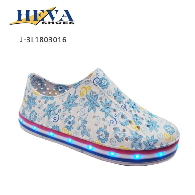  Превосходная мягкая детская обувь со светодиодной подсветкой мигающие кроссовки садовые сабо с цветочным рисунком для