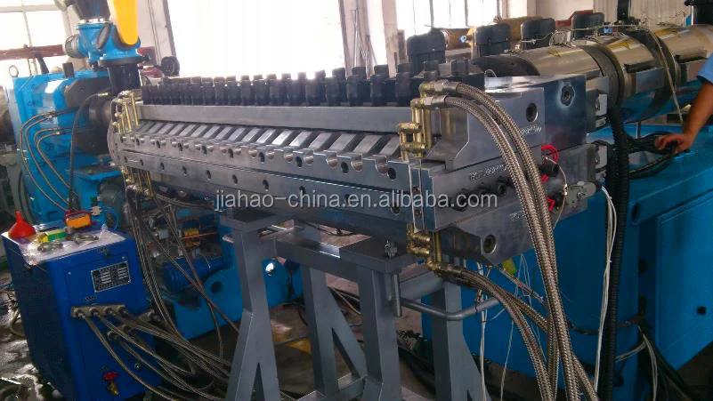 WPC indoor flooring interlock design wood grain floor machine/production line