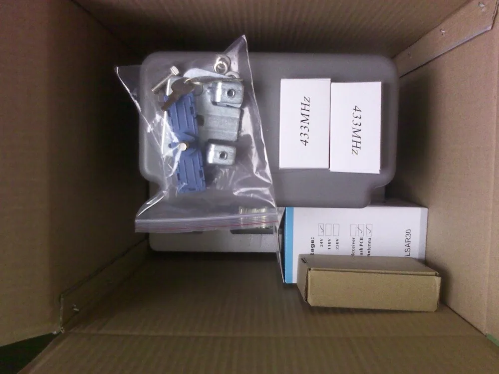 Low voltage safety 24VDC 400kgs Wireless Remote Electric  Automatic Sliding Gate Opener/Gate Operator