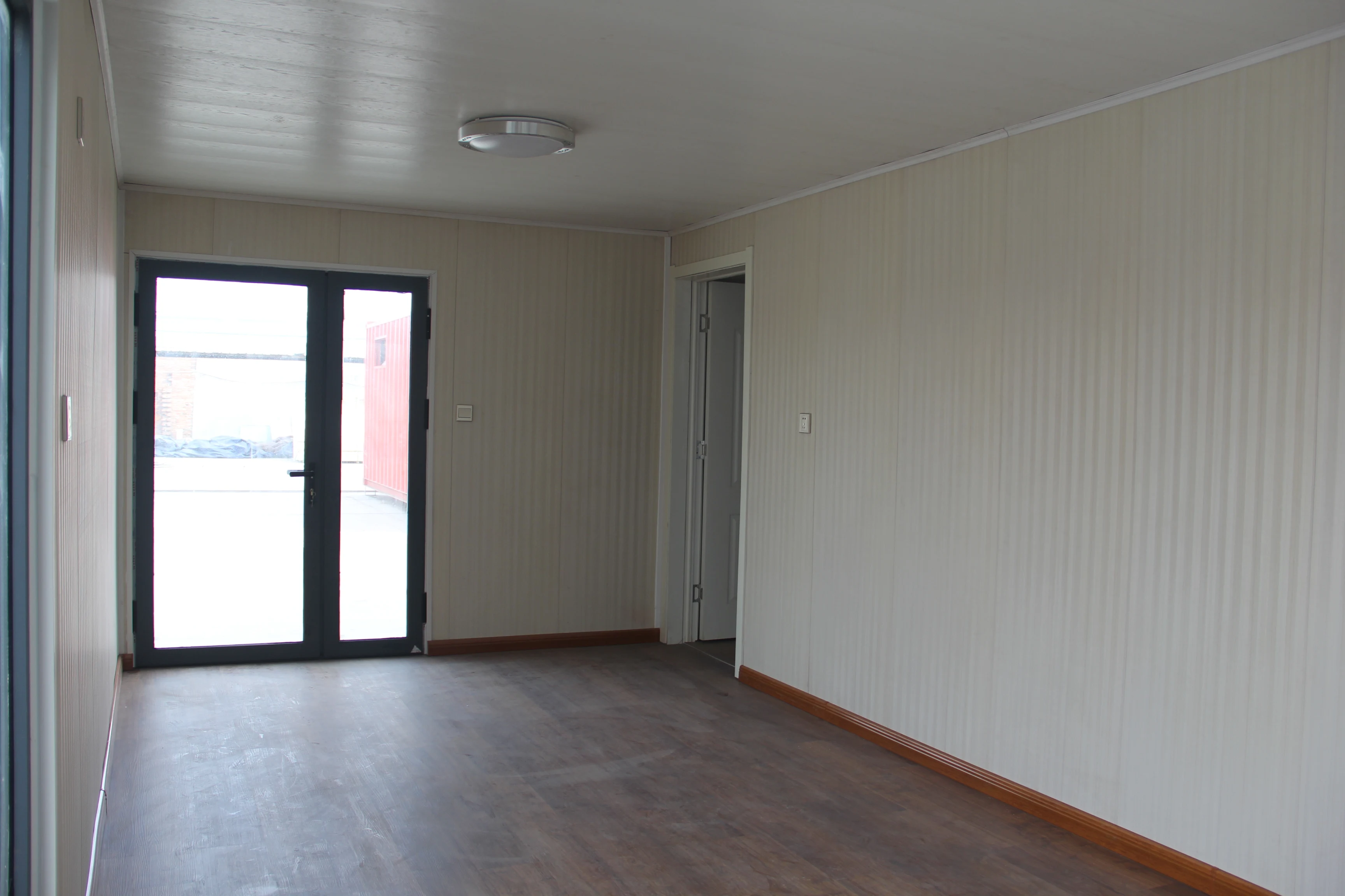 New design fashion low price ready made container house