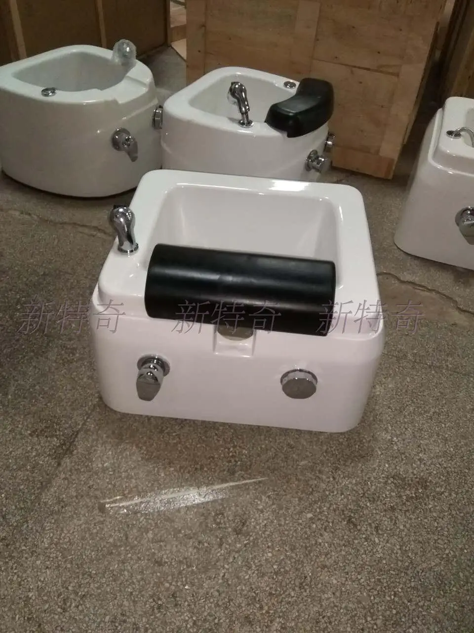 Guangzhou Pedicure Chair Faucet with Ceramic Pedicure Sink with Jets for pedicure chair