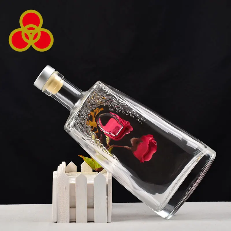 Cork sealing type transparent glass gin bottle 700ml wholesale