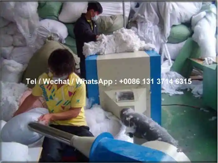 Industrial wool and fiber carding machine for stuffing pillows