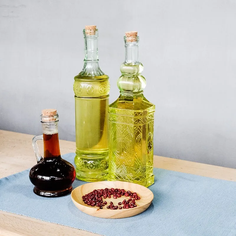 Vintage Square Bottom Glass Wine Bottle for Packing Wine With Cork Lid and Decorative Sculptured Pattern