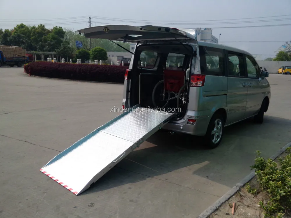 Handicap Accessible Aluminum Manual Wheelchair Folding Ramp For Van Minivan Loading Car Lift Ramp For Disabled Ce Certificate