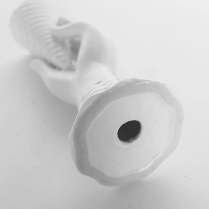 White ceramic hand-held ice cream cone ornaments for home decor