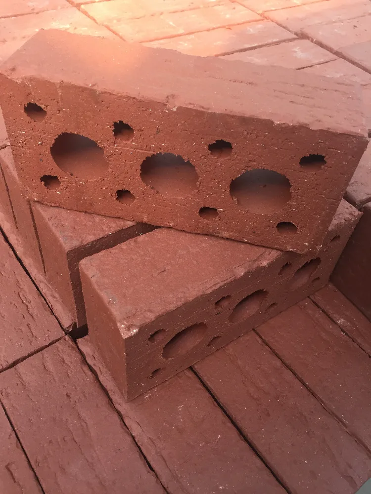 Красные строительные блочные кирпичи для декора наружных стен