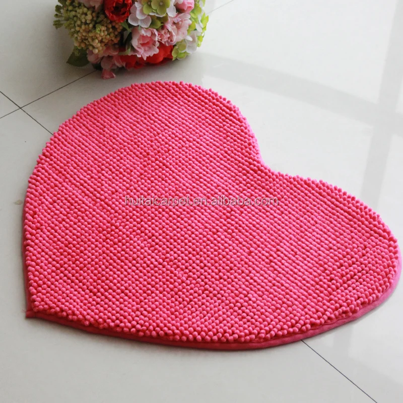 
short pile floor mat with anti slip base room mat heart shape 