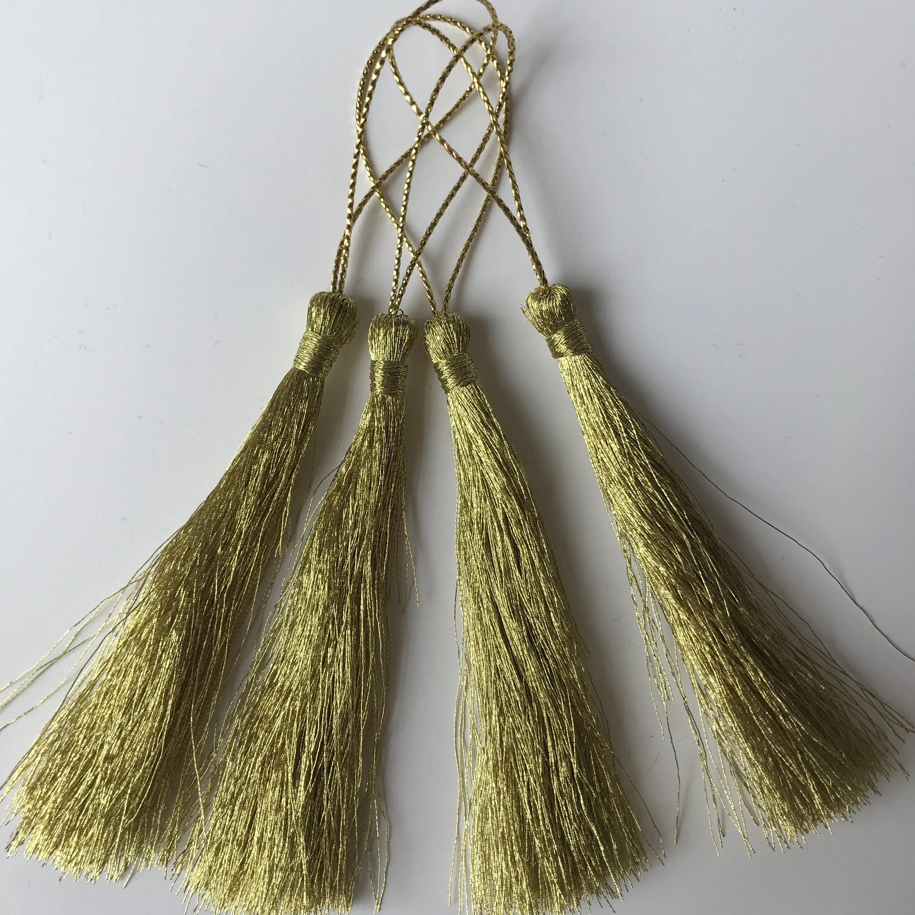 Индивидуальный бесплатный образец, недорогая Золотая и серебряная металлическая кисточка i8cm с металлической петлей