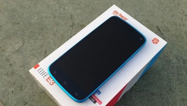 Фирменные используется 14 дн. мобильные телефоны с двумя сим 8 мега пикселей камера на складе производителя имеется