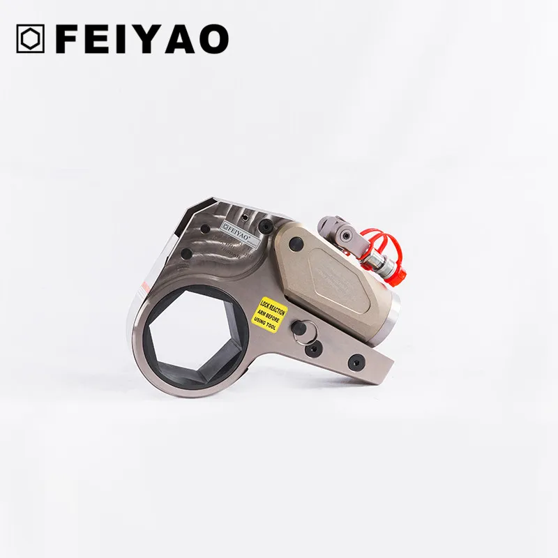 Low profile hydraulic torque wrench