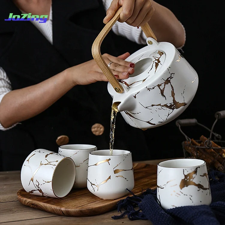 Сервис для чая из черно-белого мрамора с активным спросом Amazon, большой керамический чайный сервиз с деревянным подносом и 4 чайными чашечками