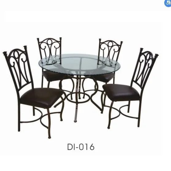  Маленький кухонный стол и стулья