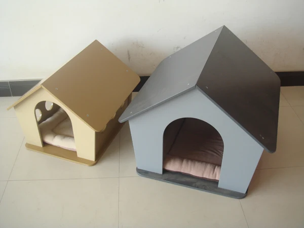 Fashionable Wooden Dog House with mat