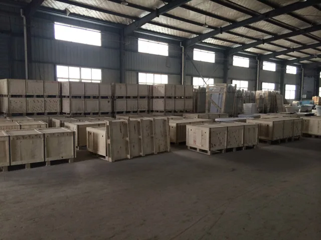 classical old cast iron bath tub at good price