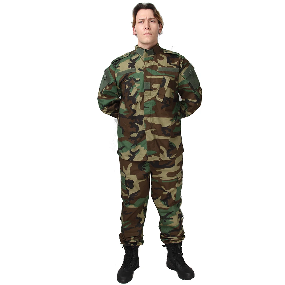Производители поставляют мужскую камуфляжную форму в американском стиле