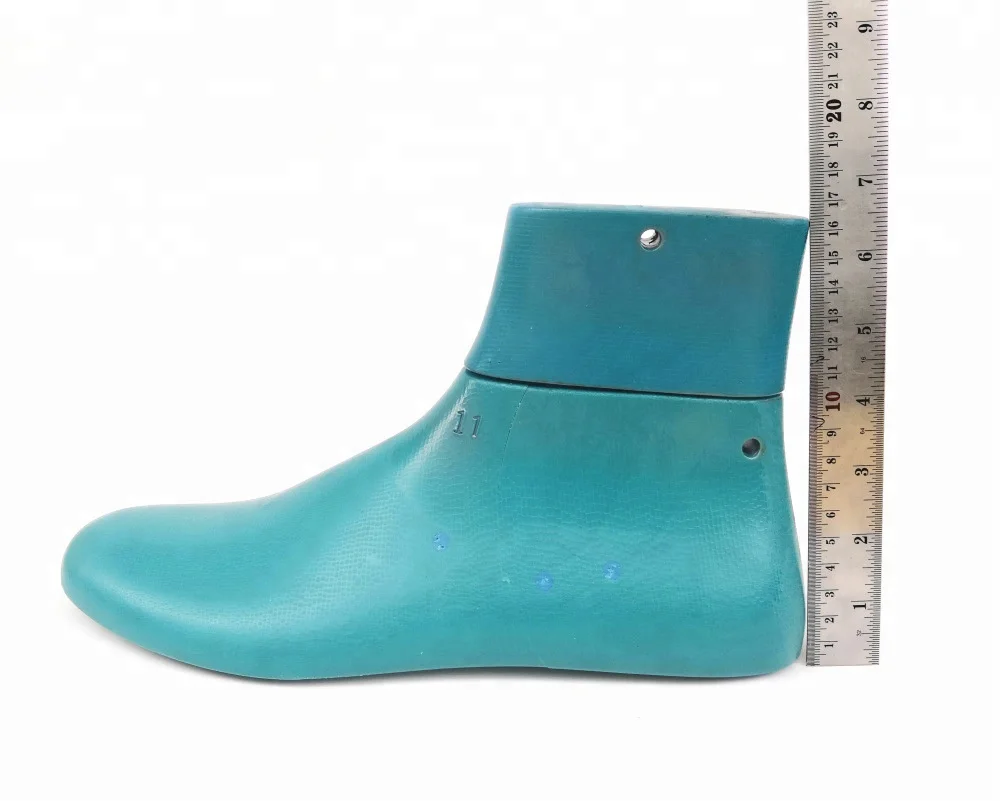 Hinged high top plastic shoe lasts for men boots