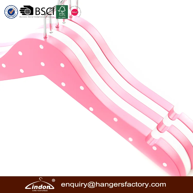 Новое поступление милые деревянные вешалки с изображением графиков белого и розового цветов для детской одежды