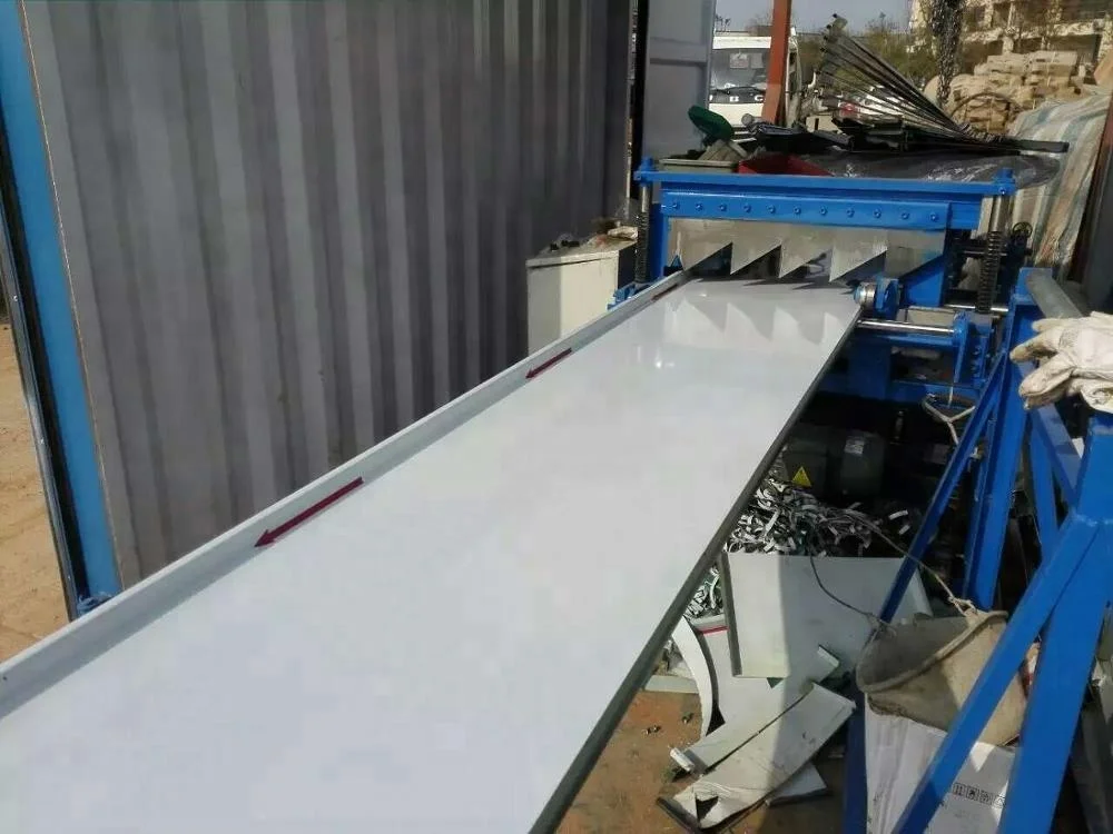 Portable standing seam metal roofing machine clip lock standing seam roof machine