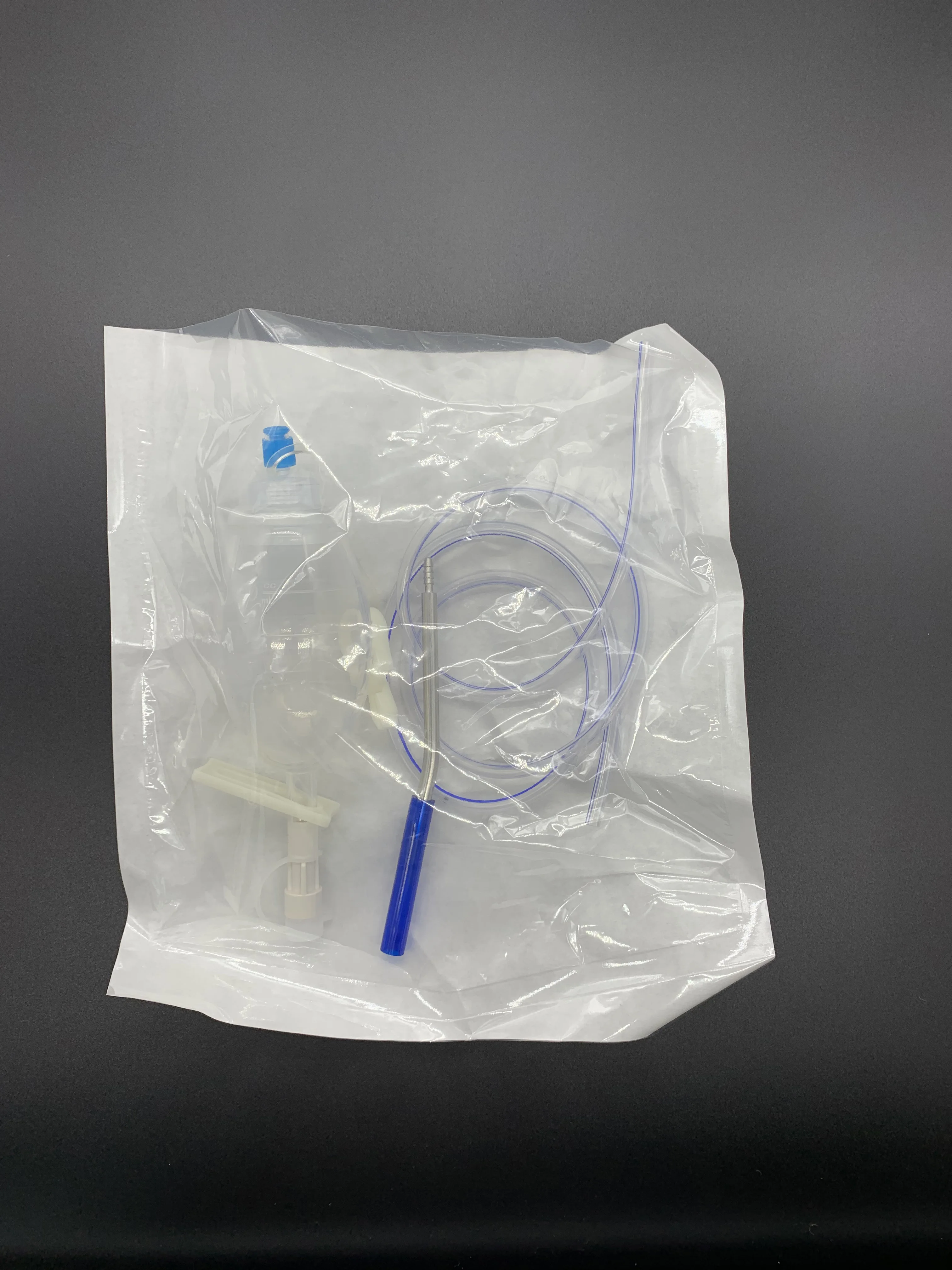 Medical silicone wound drainage reservoir with negative pressure suction and surgical drains