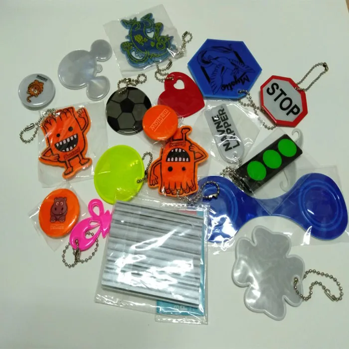 Popular Factory Price Glow in the Dark Reflective Keychain Lighting Key Ring / Reflect Hanging Pendant for Promotional Gifts