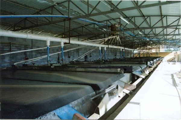 factory Sri lanka  Shaking table to Recycle zinc, gold,copper ore of low consumption with factory price