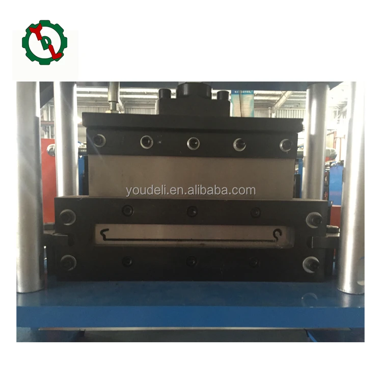 2018 New Design Popular Steel Rail Roof Roll Forming Machine
