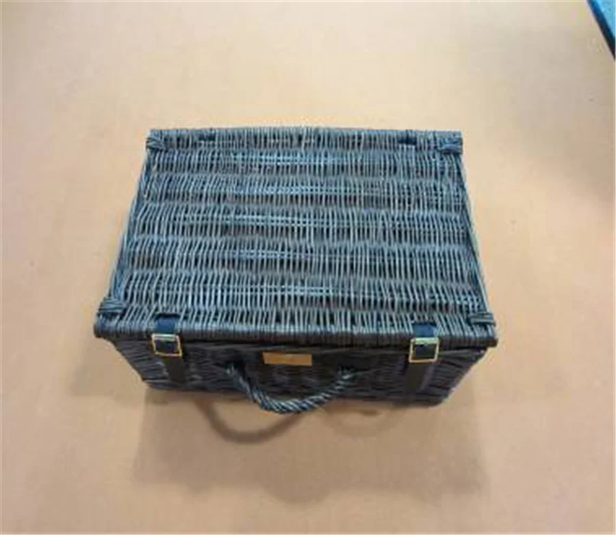 4 Person picnic basket wicker hamper for gift basket