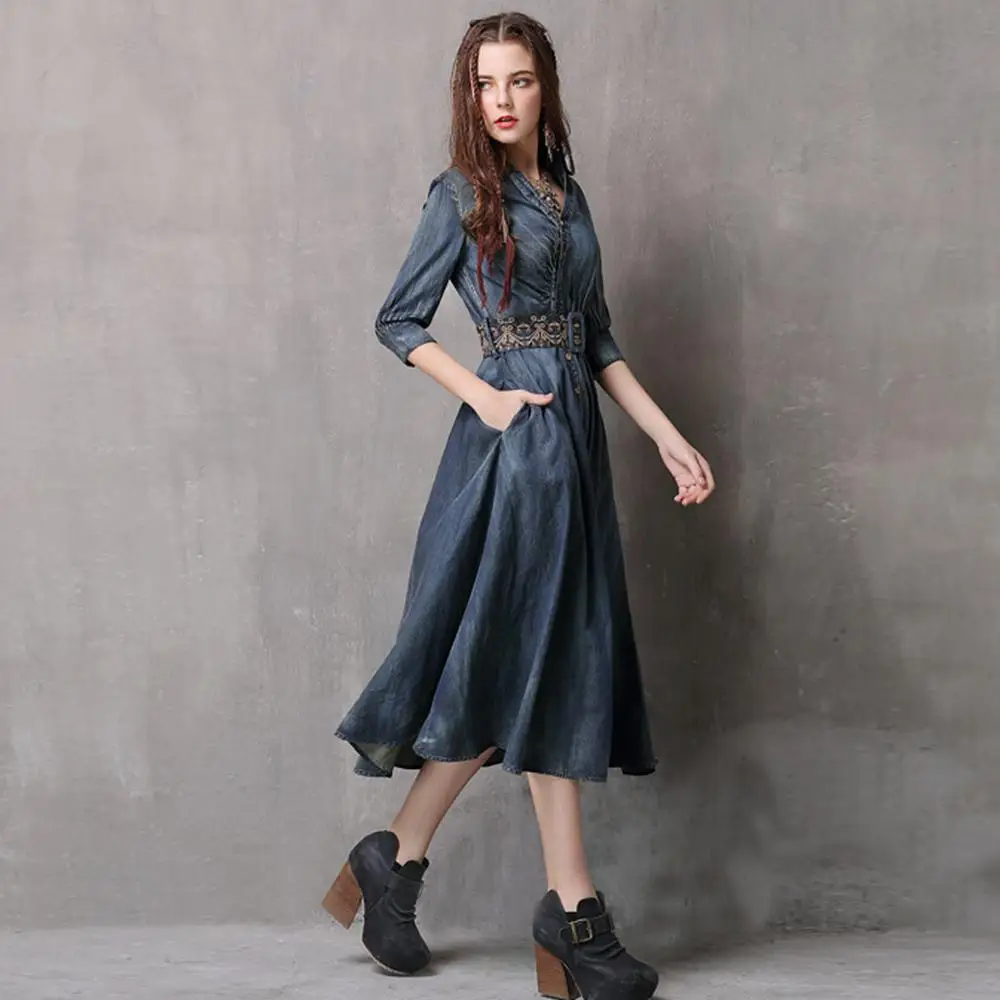 Женское джинсовое платье с V-образным вырезом и вышивкой