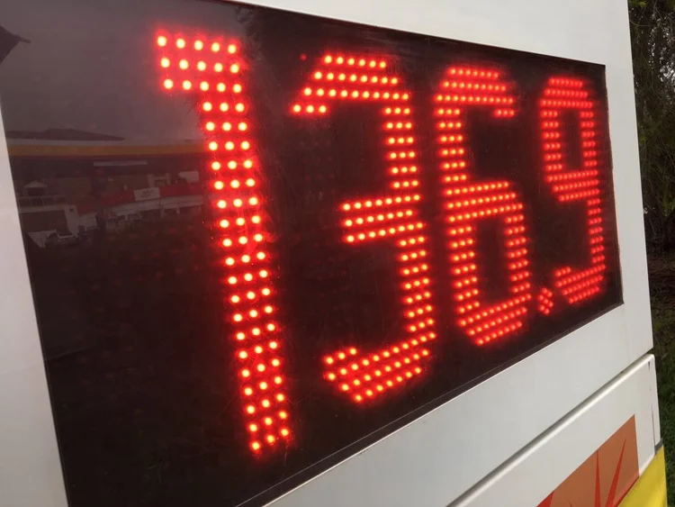 Pylon Sign For Station Red Gas Price Led Display