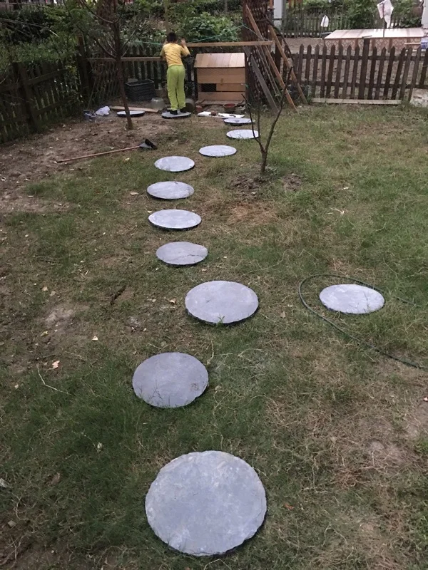 Factory Sales Slate Stone Thick Natural Surface 30cm Outdoor Landscaping Black Slate Stepping Stone