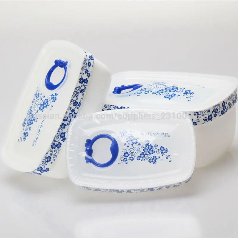 Пластиковый контейнер с крышкой для хранения продуктов