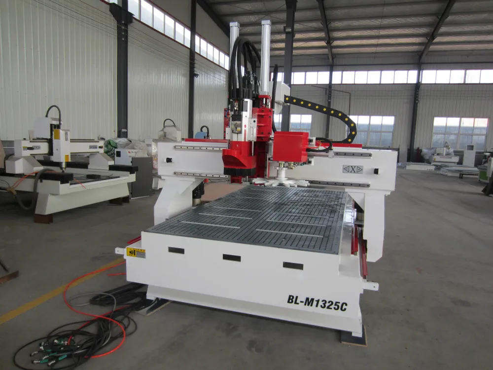 качественный фрезерный станок с чпу с авто-сменой/токарно-гравировалный станок с чпу /простр авто-смены фрезы станок