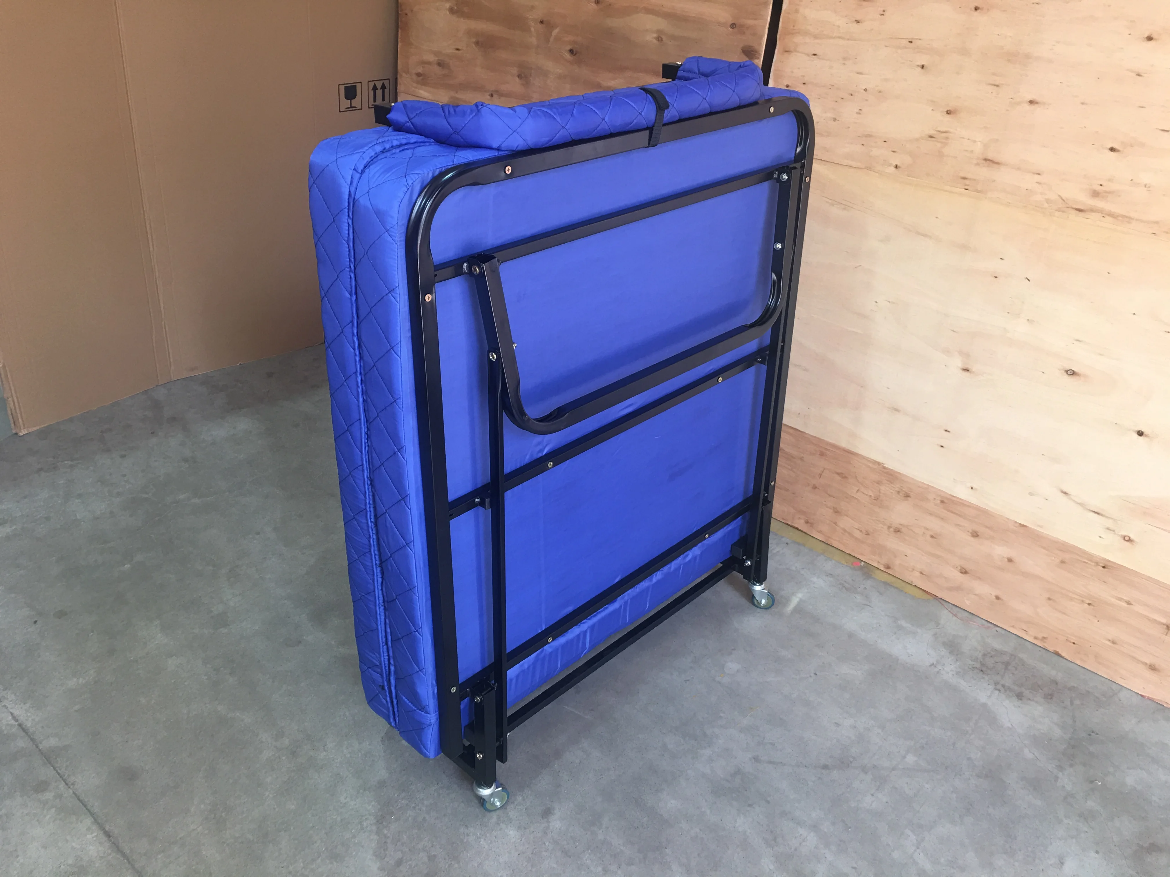 Folding Bed with Mattress Portable Hotel Used Steel Home Furniture Bedroom Furniture Carton Iron Modern Soft Bed 10 Pieces