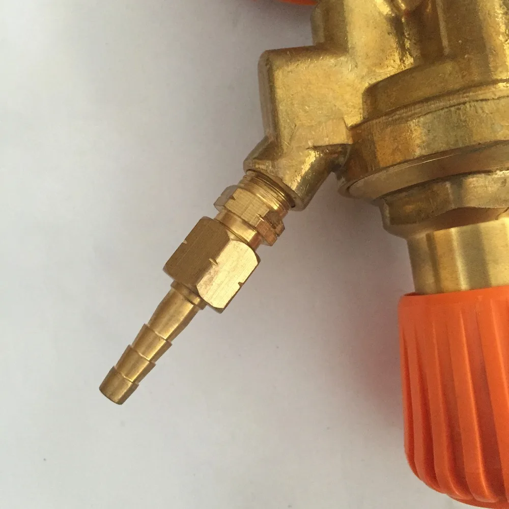 Italy propane regulator with one gauge for pressure gauge