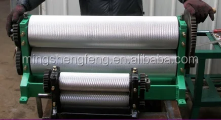 Beekeeping tool beeswax embossing roller for making wax sheet
