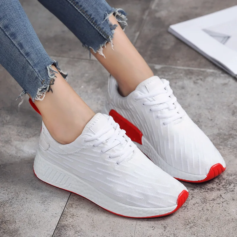 Красивые и практичные легкие кроссовки для бега на шоссе, женская белая спортивная обувь